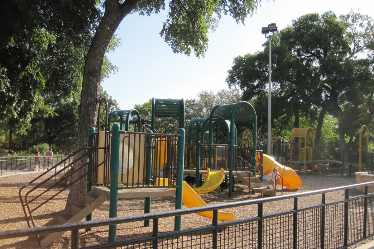 Brackenridge_Park_playground
