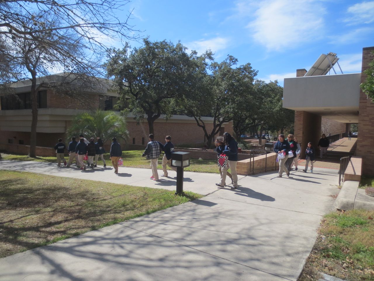 InspireU: KIPP Camino students at UTHSCSA | San Antonio Charter Moms