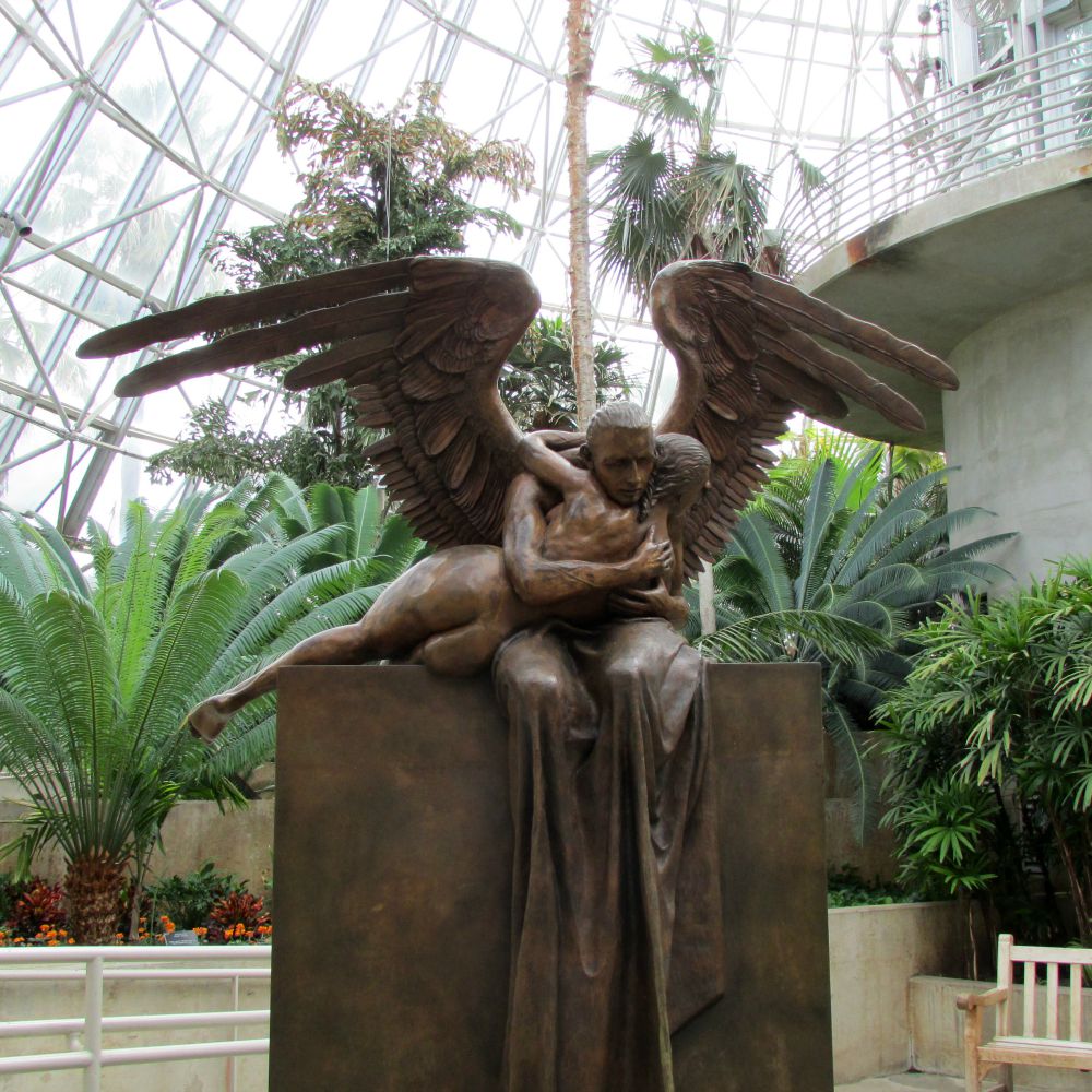 Abrazo Monumental by Jorge Marín at the San Antonio Botanical Garden | San Antonio Charter Moms