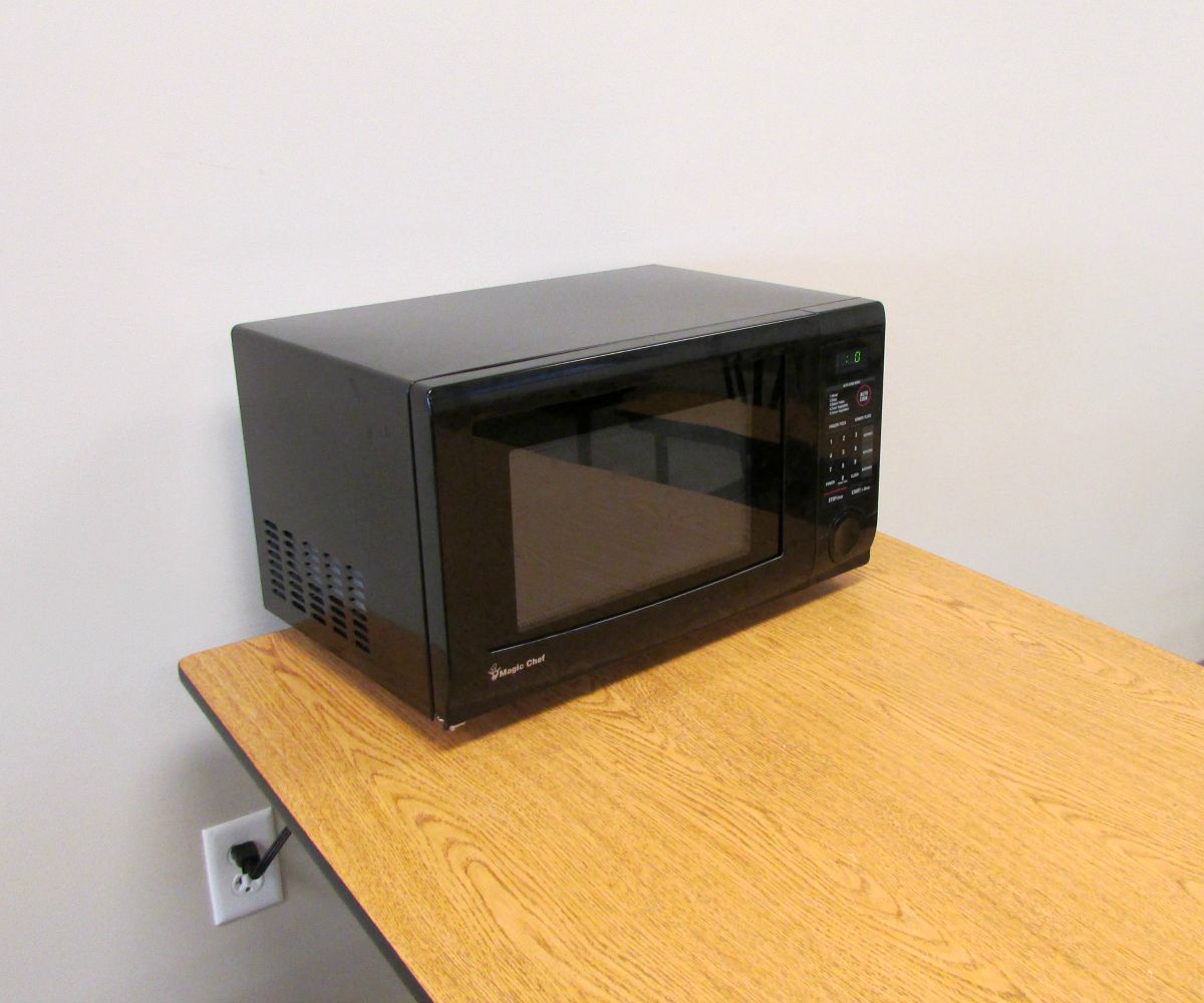 Microwave in the cafeteria at Carpe Diem Westwood | San Antonio Charter Moms