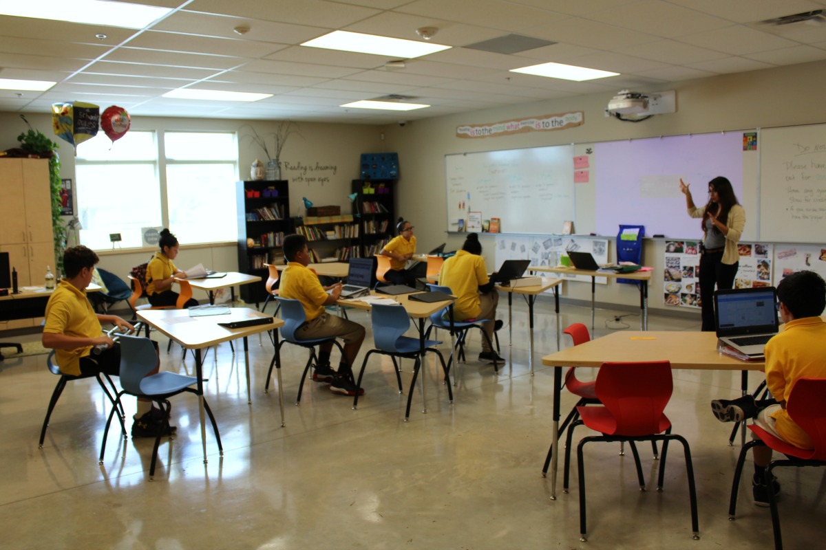 Middle school English class at Carpe Diem Westwood | San Antonio Charter Moms