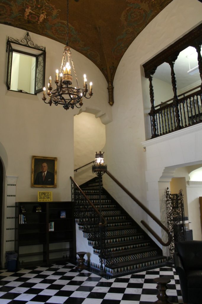 Entrance lobby of Landa Library after 2017 renovations | San Antonio Charter Moms