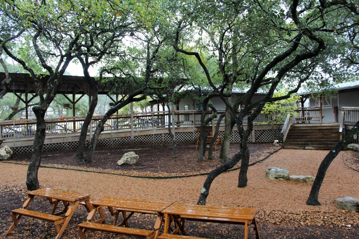 Courtyard on the wooded campus of BFSMS | San Antonio Charter Moms
