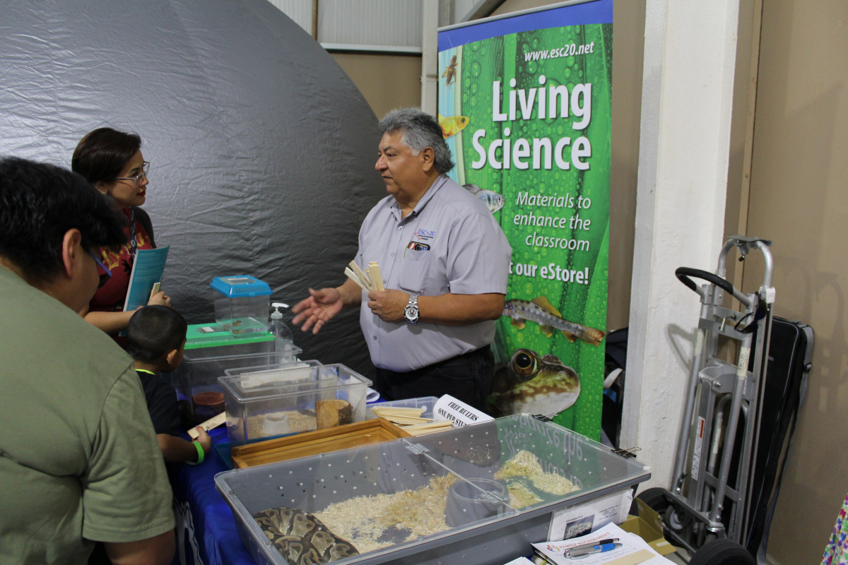 ESC Region 20 Living Science program at Experience SAISD | San Antonio Charter Moms