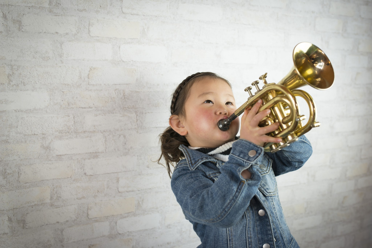summer learning introduce kids to jazz girl trumpet